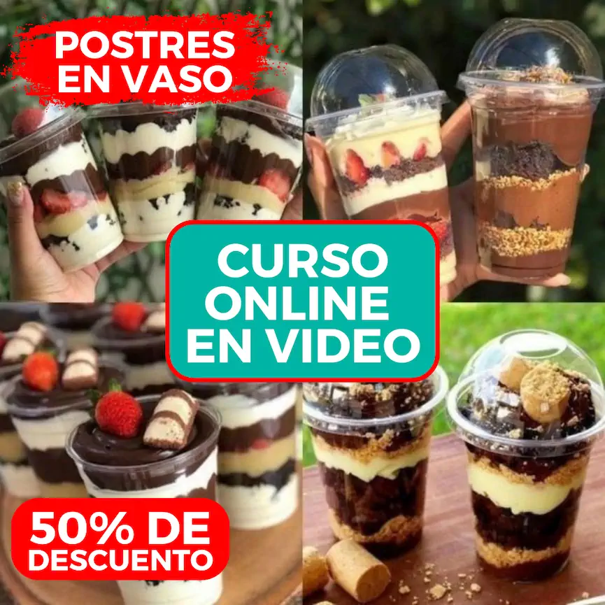 Postre en vaso con capas visibles fotografiado desde un lado
