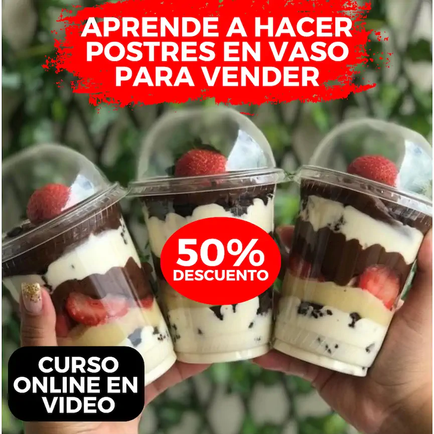 Postres en vaso listos con sus materiales y empaques